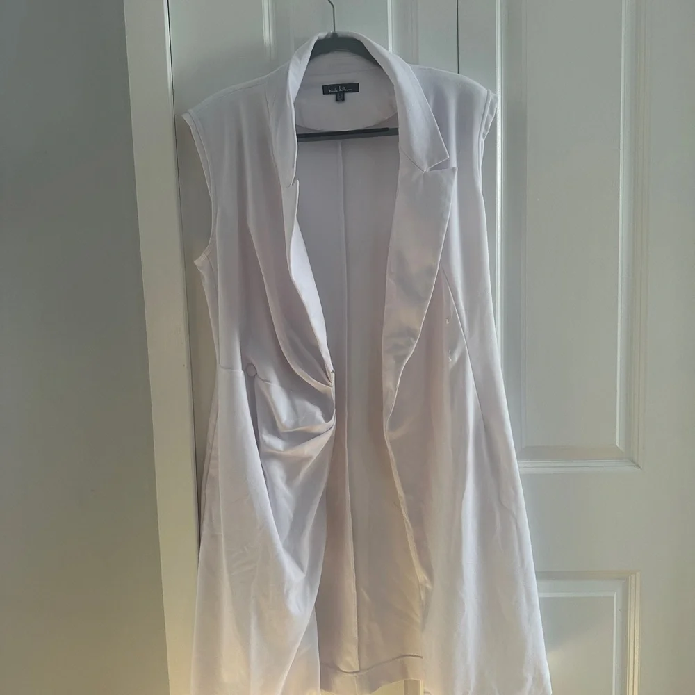Elegant White Blazer Dress - Picture 2 of 4